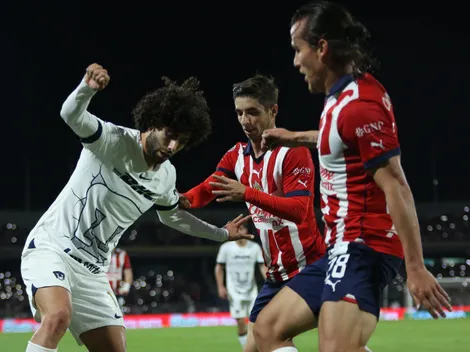 Afición de Chivas celebra antes de enfrentar a Pumas