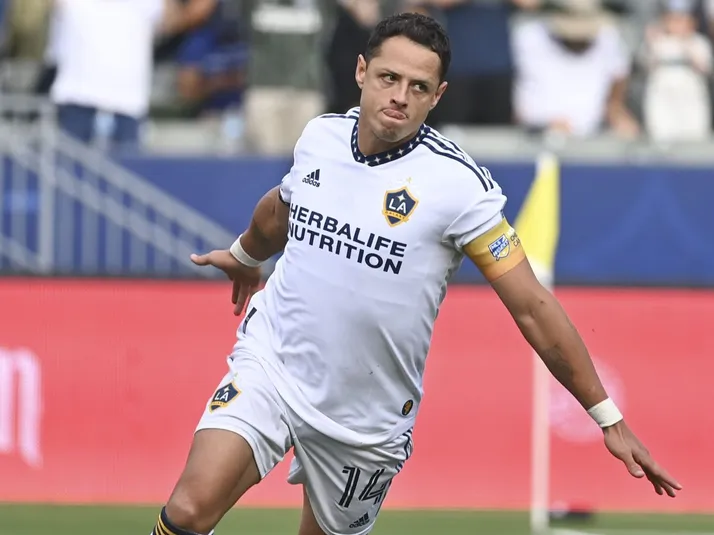 La reacción de Hugo Nervo al regreso de Chicharito Hernández a Chivas