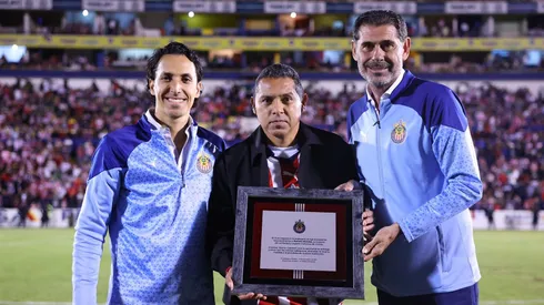 Chivas: Captan a Ramoncito Morales con Fernando Hierro en el partido de homenaje ante Tapatío