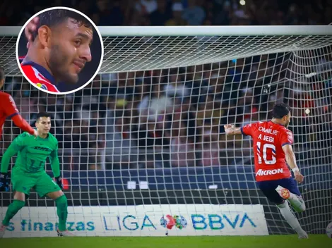 Afición de Chivas tundió a Alexis Vega por la derrota con Pumas
