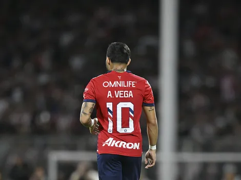 Alexis Vega ya fue perdonado y reapareció contra Pumas