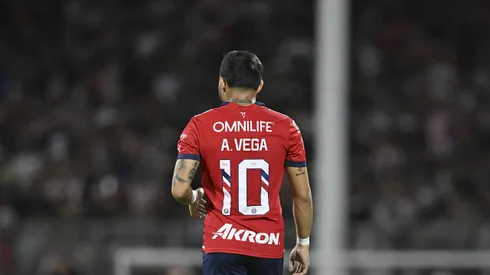 Alexis Vega ya fue perdonado y reapareció contra Pumas