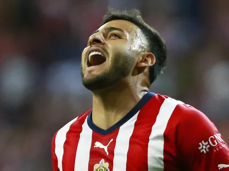 ¿Por qué Alexis Vega no es titular en Chivas vs. Pumas?