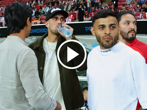 Vega en el Estadio Akron para apoyar a sus compañeros en Chivas vs. Cruz Azul