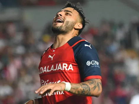 Lo que hizo Alexis Vega en Chivas para despedirse de los jugadores