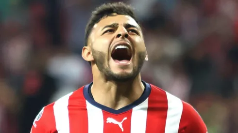 Afición vuelve a criticar a Alexis Vega.