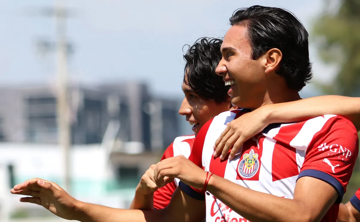 La joya de Chivas que puede reemplazar a Alexis Vega - Rebaño Pasión