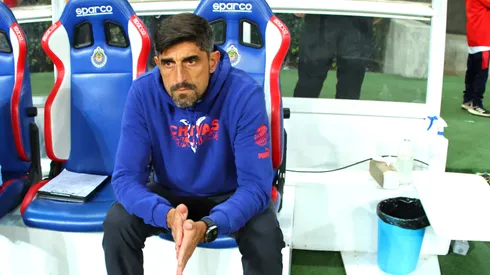 Paunovic no se irá sólo de Chivas.