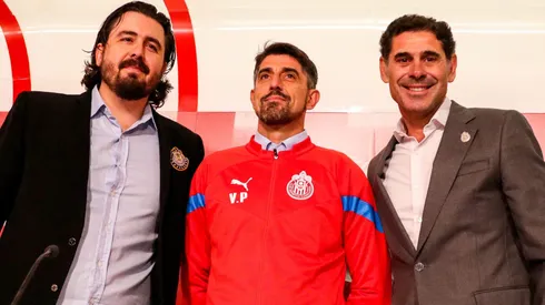 Afición Rojiblanca estalló contra Vergara por su mensaje a Veljko Paunovic.