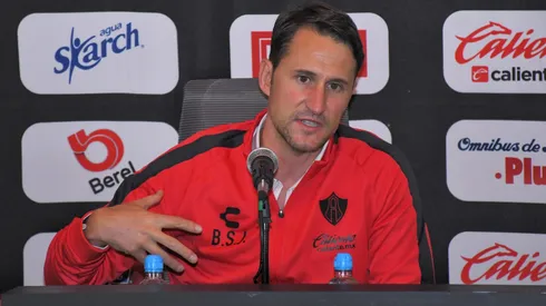 Beñat San José dejó recado a Chivas.