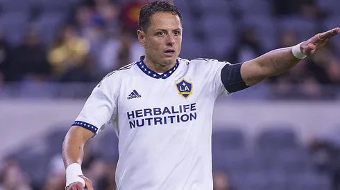 América advirtió a Chicharito Hernández.