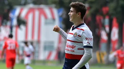 Armando González renovó con Chivas