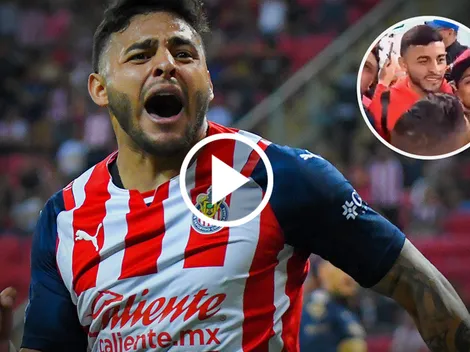 Así recibió la afición de Chivas a Alexis Vega en el aeropuerto de CDMX
