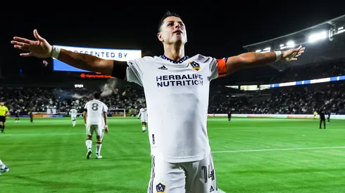 Netflix impone insólita cláusula a Chicharito.