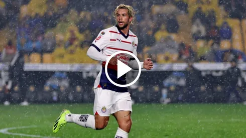 Cowell falló dos goles en su estreno con Chivas.