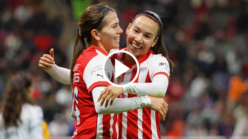 Licha Cervantes le dio la bienvenida a Chicharito.