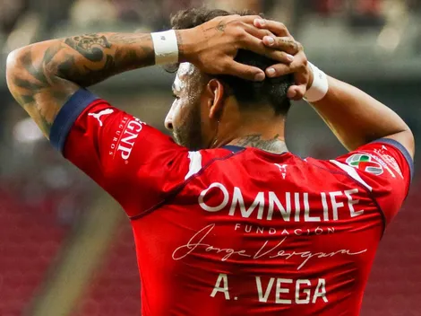 Vega aparece registrado con Chivas pese a no ser tomado en cuenta