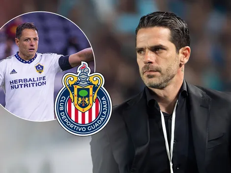 Así podría ser la alineación con Chicharito