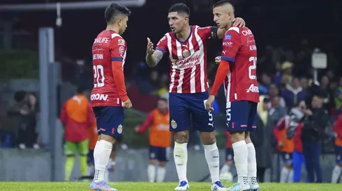Víctor Guzmán y Roberto Alvarado serán las figuras de Chivas para 2024