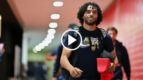 Afición de Chivas no se olvidó de César Huerta.