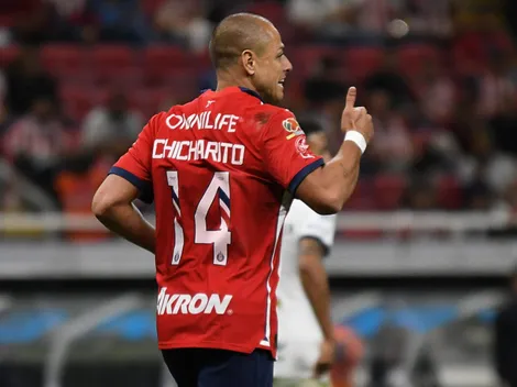 Así protestó Chicharito al polémico penal cobrado en Chivas vs. Pumas