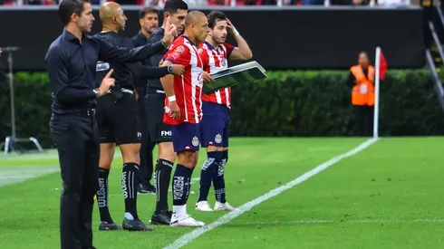 El momento en que Chicharito ingresó al campo.