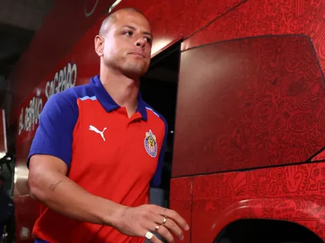 Peleador de UFC presumió jersey de Chivas por ser fan de Chicharito