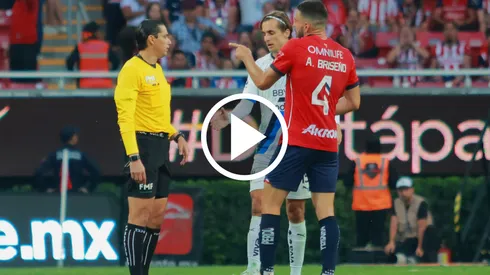 La última vez que el silbante dirigió a las Chivas fue también en el Estadio Akron