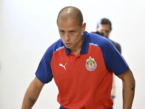 ¡Como uno más! Chicharito es captado yendo a la concentración de Chivas