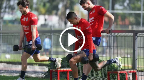 Roberto Alvarado llevó a una invitada a la sesión en Verde Valle que acaparó la atención de todo el plantel