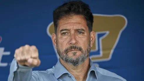 Gustavo Lema, entrenador de Pumas, pierde a dos jugadores claves para el juego contra Chivas.