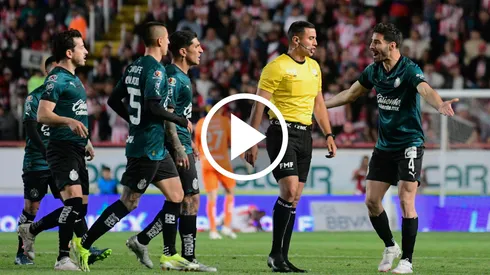 El analista arbitral consideró que el silbante no decretó un penal en favor de Chivas con la falta sobre Ricardo Marín