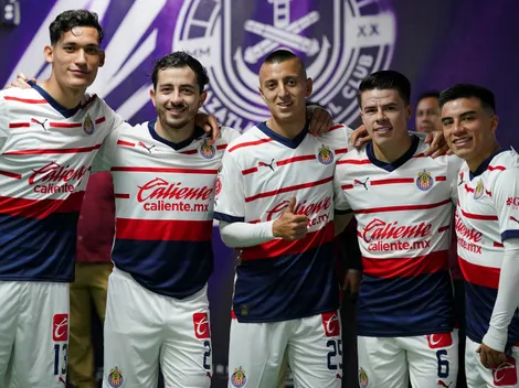 El futbolista de Chivas que está al límite de amarillas