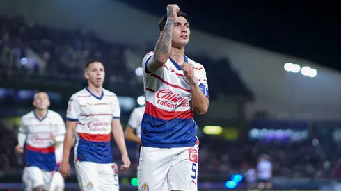 Doblete de Víctor Guzmán.