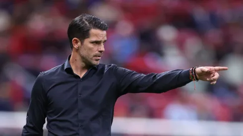 Fernando Gago le dio un gran regalo a los jugadores de Chivas.