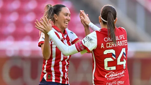 Alicia Cervantes está encendida.