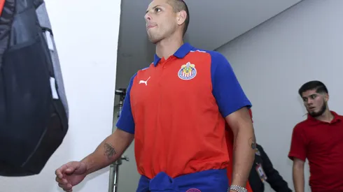 Así se gana Chicharito su lugar en el plantel de Chivas