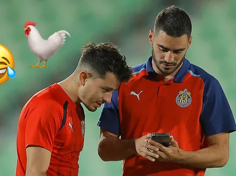 Pollo Briseño ganó rifa de un gallo y celebró con baño de agua helada