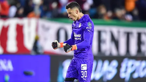 Óscar Whalley debutó con Chivas.