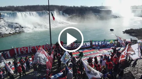 La afición de Chivas se concentró en las Cataratas del Niágara