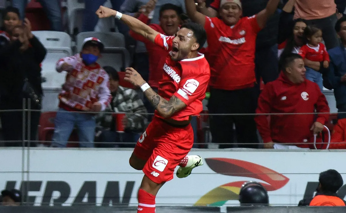 Tras su polémica salida de Chivas, Alexis Vega debutó en Toluca con un ...