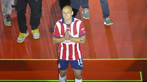 Javier Hernández no podrá jugar con Chivas hasta marzo.