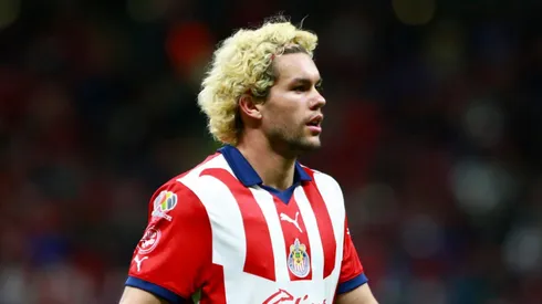 Las bromas se debieron al tinte que lleva Cowell.