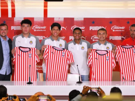 Los dos fichajes que todavía no debutaron en Chivas