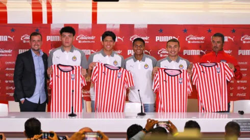 Los dos fichajes de Hierro que todavía no debutan con Chivas.