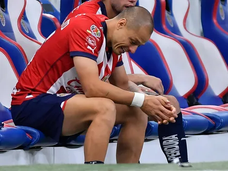 Miguel Arizpe le cayó con todo a Chicharito Hernández