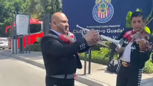 Mariachi y fiesta rojiblanca.