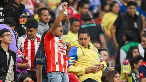 La afición se contagió del ríspido juego.