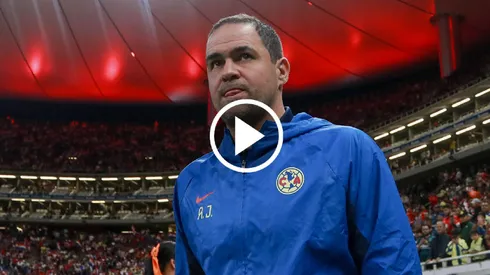 Jardine festejó el gol de Henry Martín a la banca de Chivas.