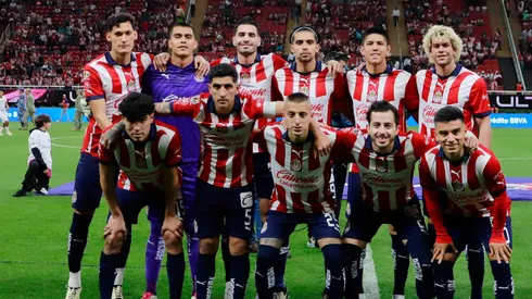 Así formaría Chivas ante América.